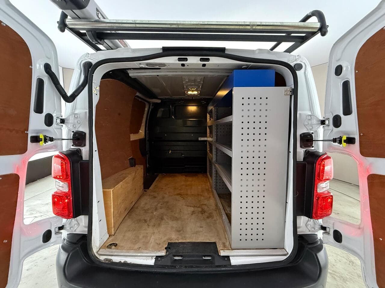 Citroen Dispatch thumbnail Cargo Space