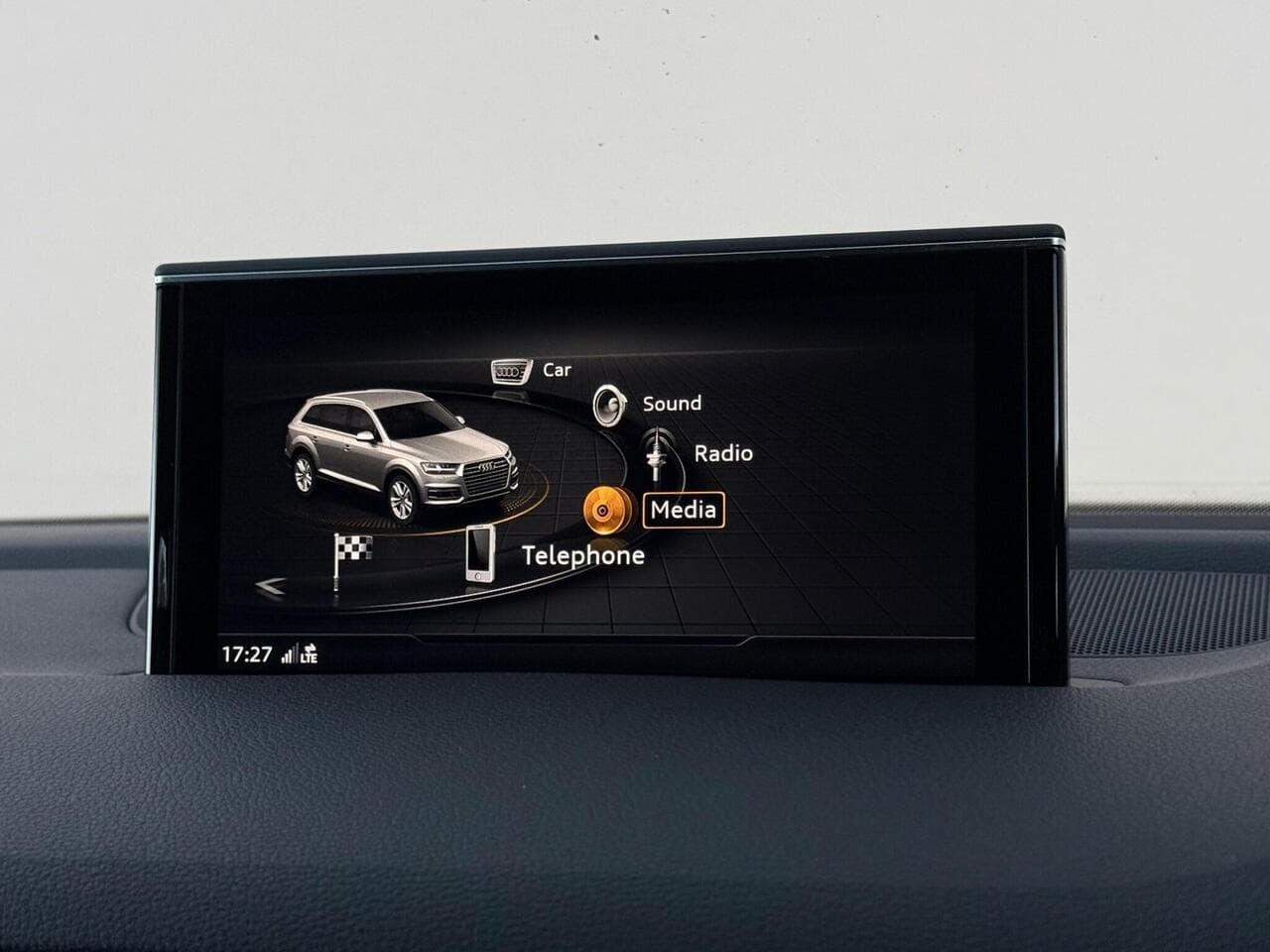 Audi Q7 thumbnail Infotainment System