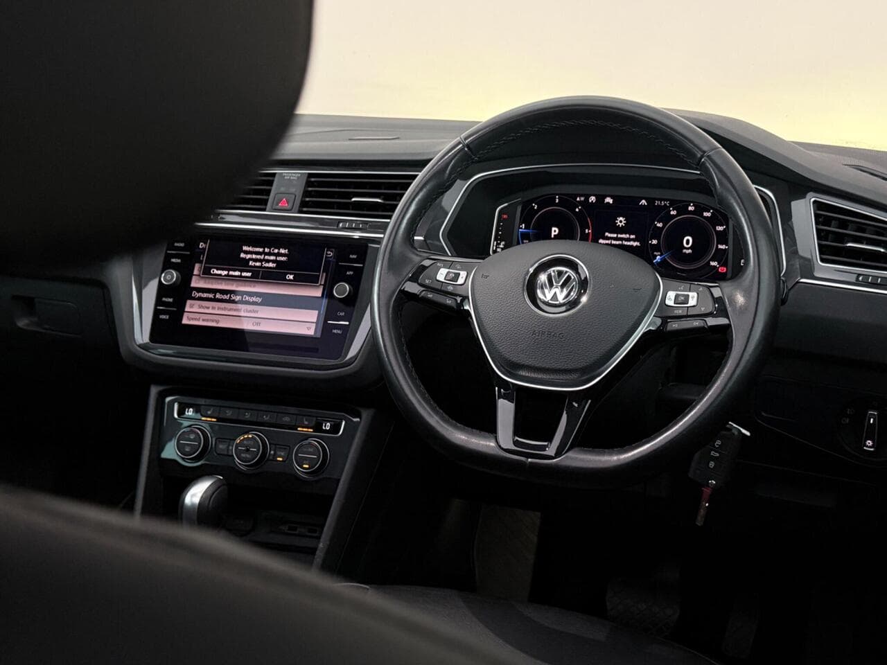Volkswagen Tiguan thumbnail Steering Wheel
