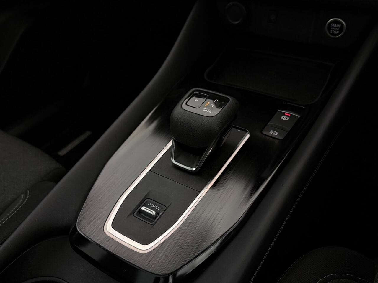 Nissan Qashqai thumbnail Interior Front