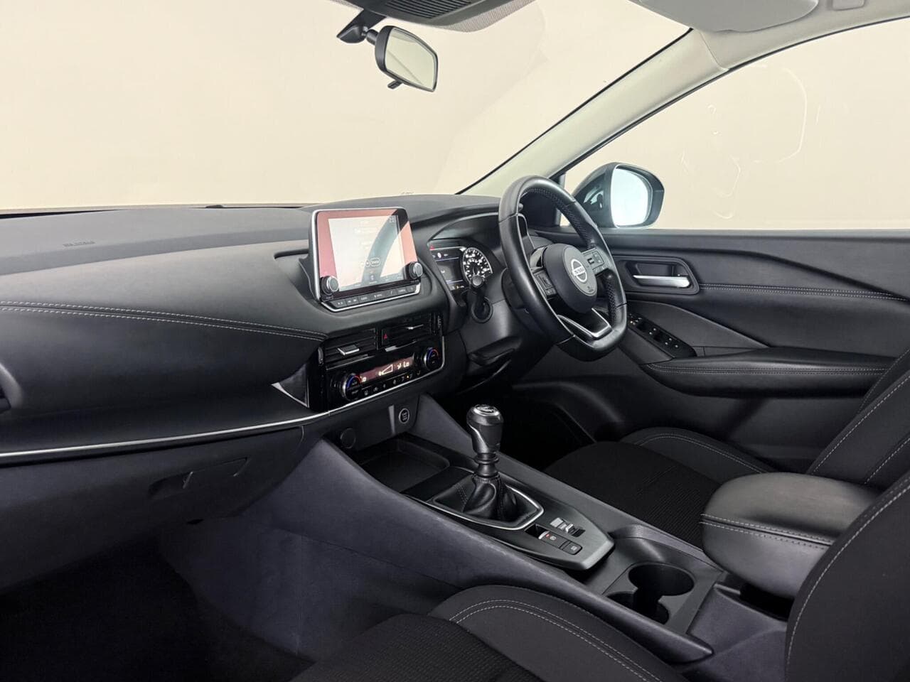 Nissan Qashqai thumbnail Interior Front