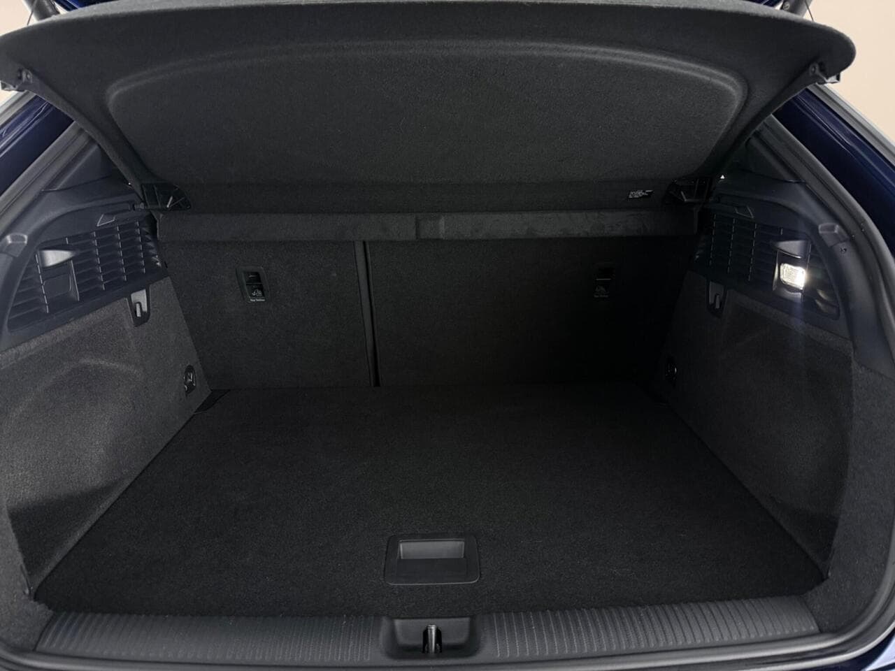 Audi Q2 thumbnail Boot