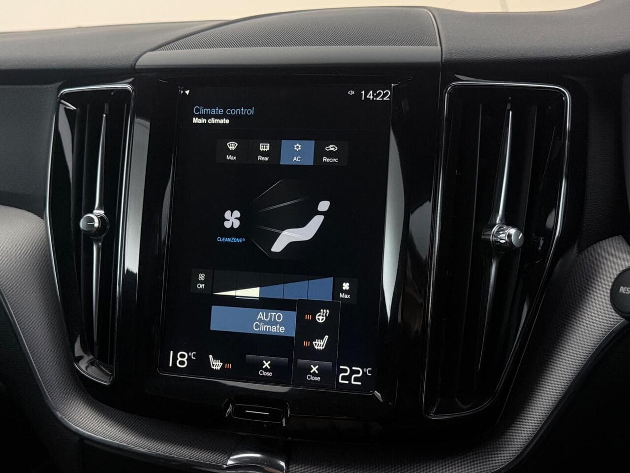 Volvo XC60 thumbnail Infotainment System