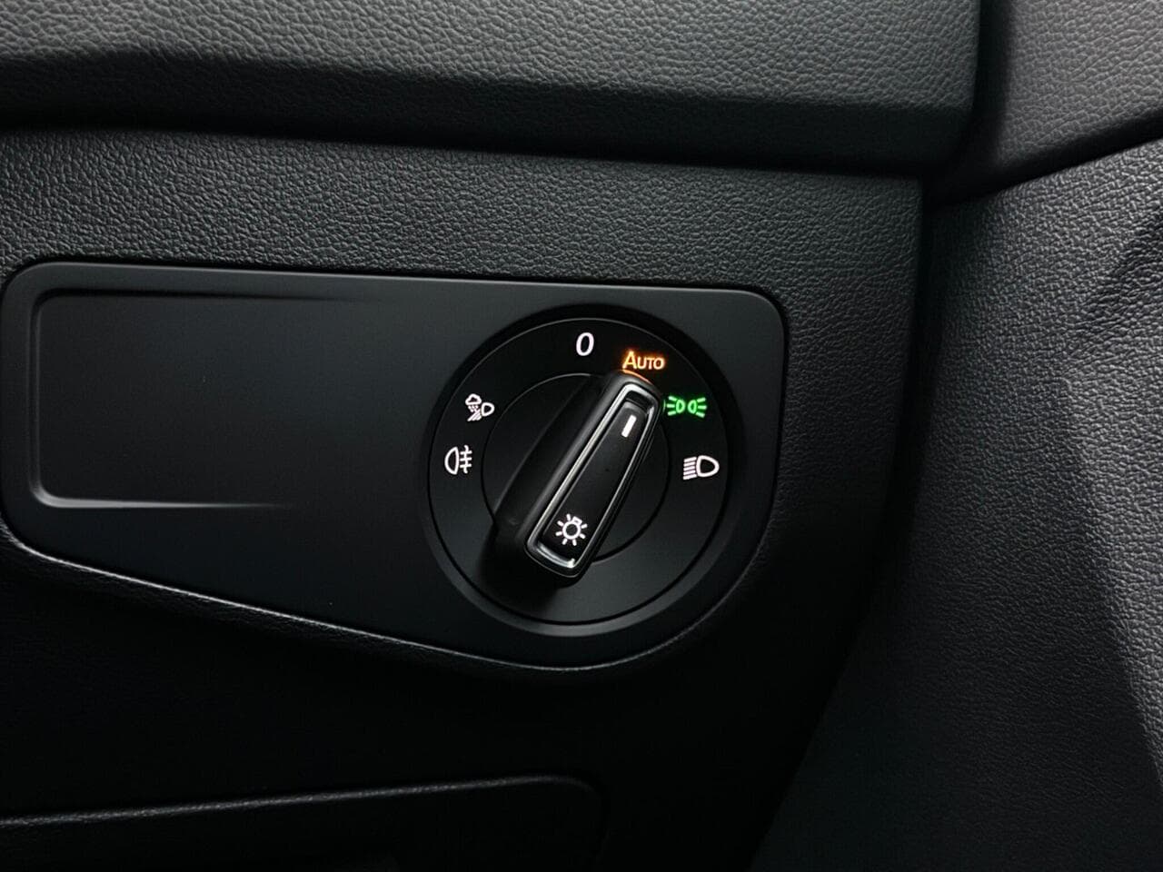 Volkswagen Tiguan thumbnail Misc Controls