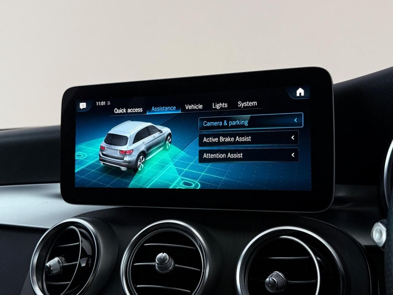 Mercedes-Benz GLC thumbnail Infotainment System