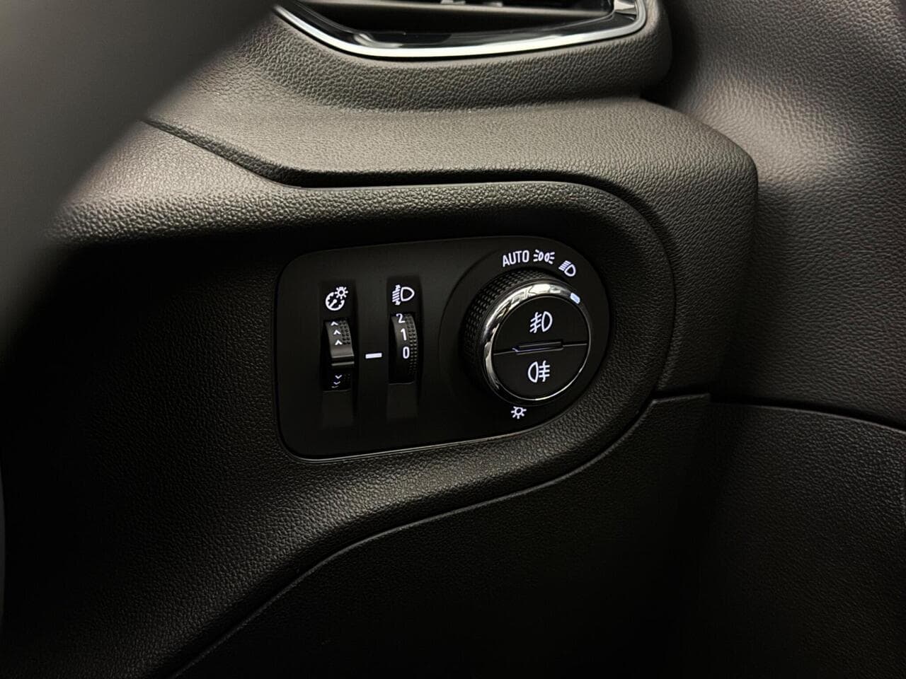 Vauxhall Grandland X thumbnail Misc Controls
