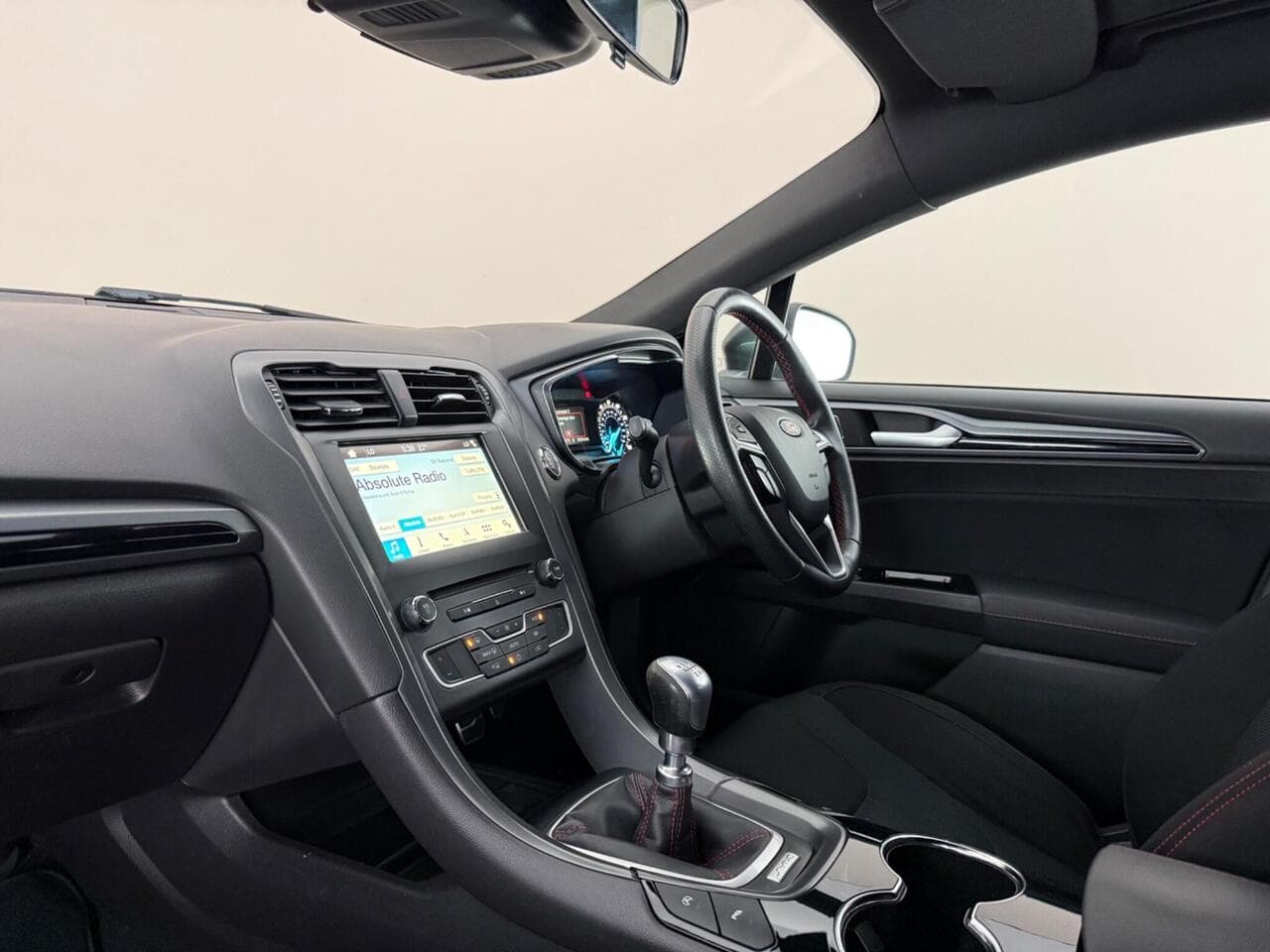 Ford Mondeo thumbnail Interior Front