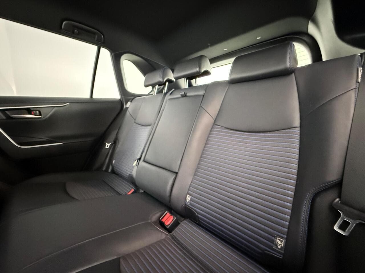 Toyota RAV4 thumbnail Seats Rear