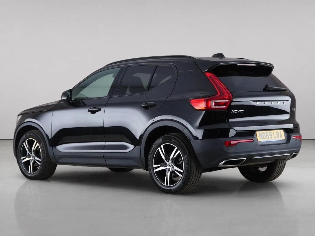 Volvo XC40 thumbnail Rear Left