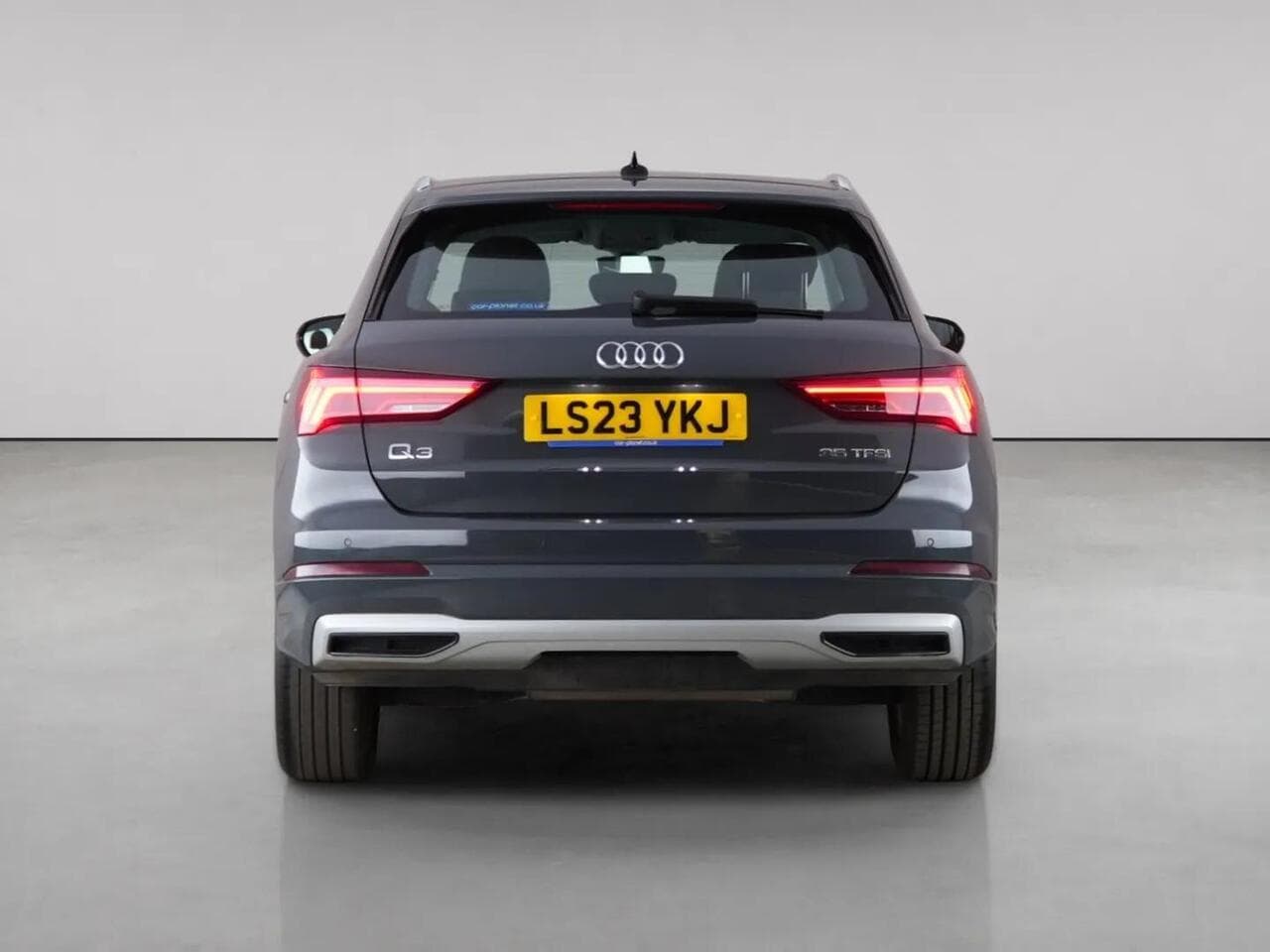 Audi Q3 thumbnail Rear