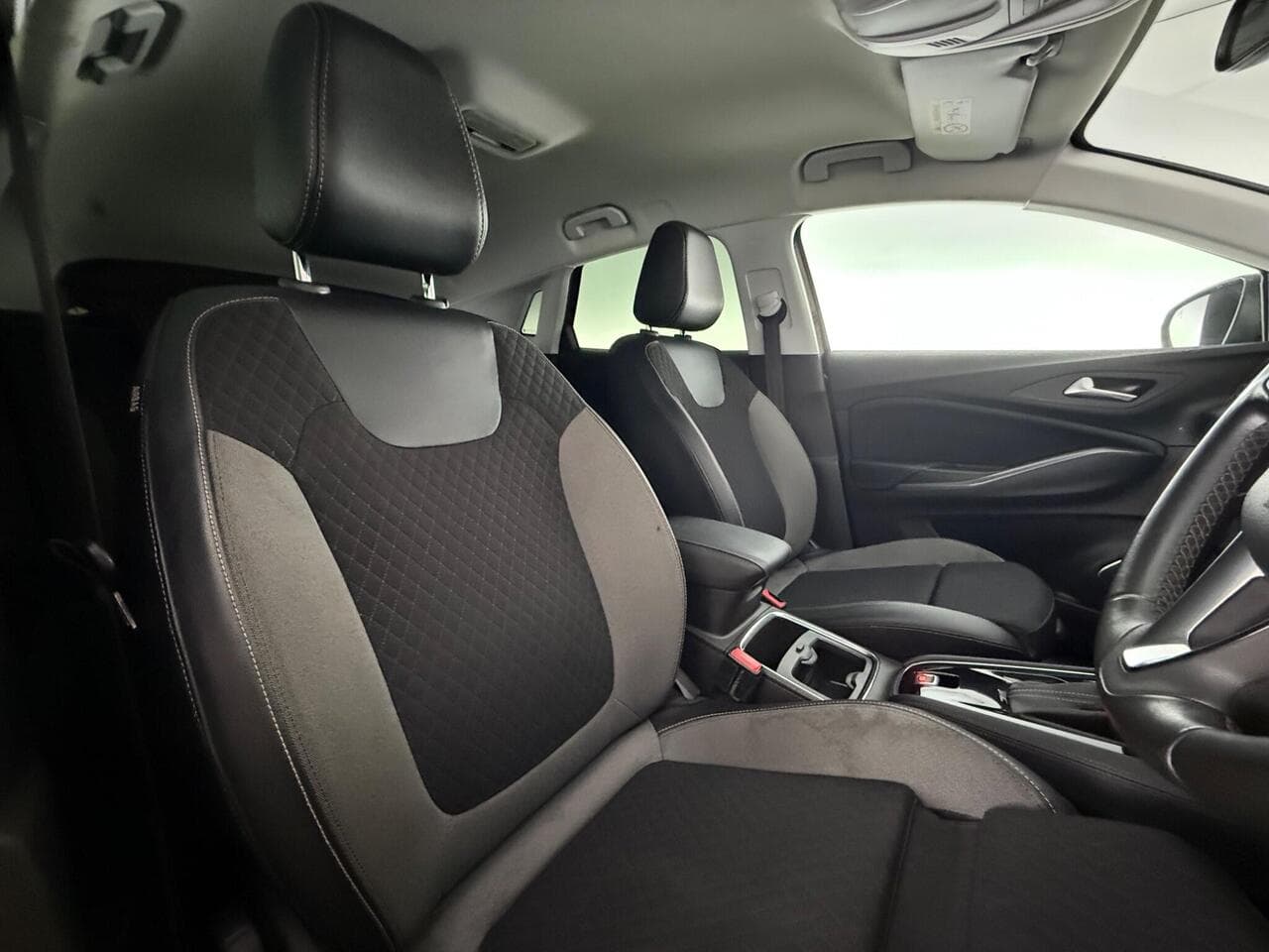 Vauxhall Grandland X thumbnail Seat Driver
