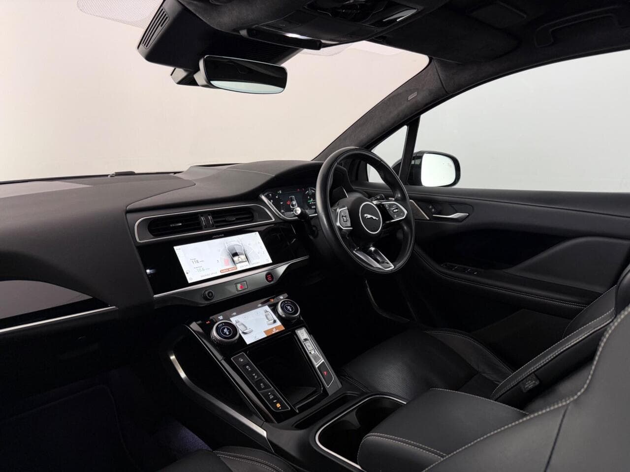 Jaguar I-PACE thumbnail Interior Front