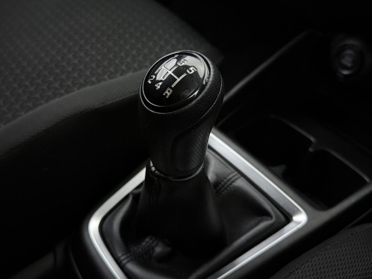 Suzuki Swift thumbnail Interior Front