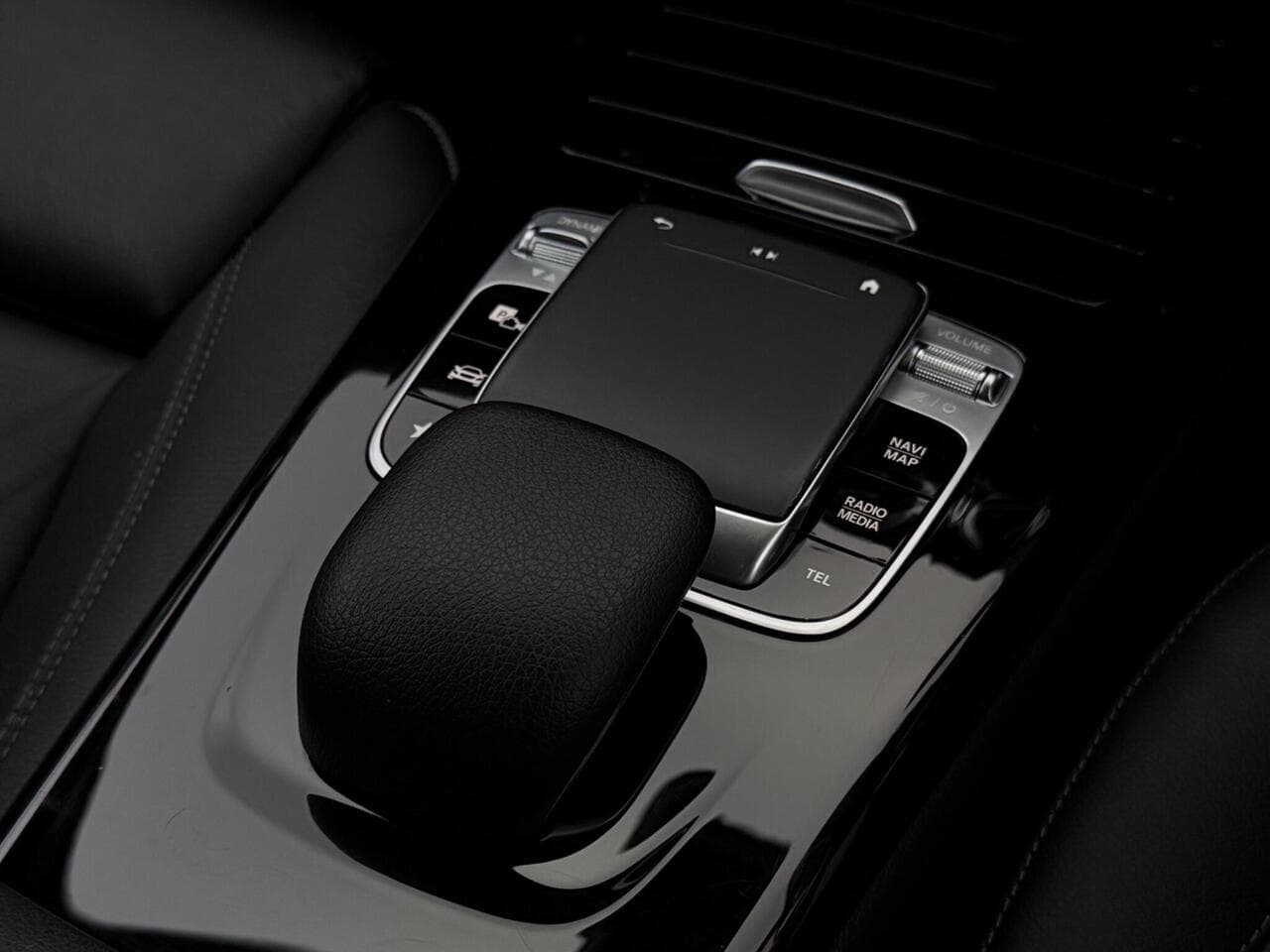 Mercedes-Benz CLA thumbnail Misc Controls