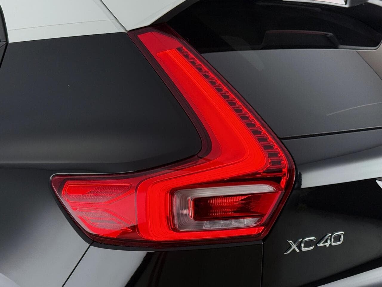 Volvo XC40 thumbnail Lights Rear