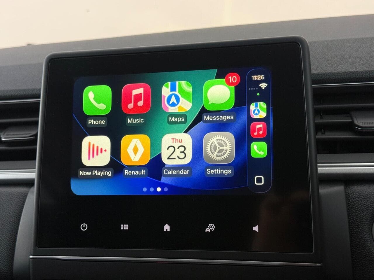 Renault Captur thumbnail Infotainment System