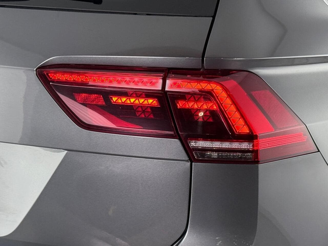 Volkswagen Tiguan thumbnail Lights Rear