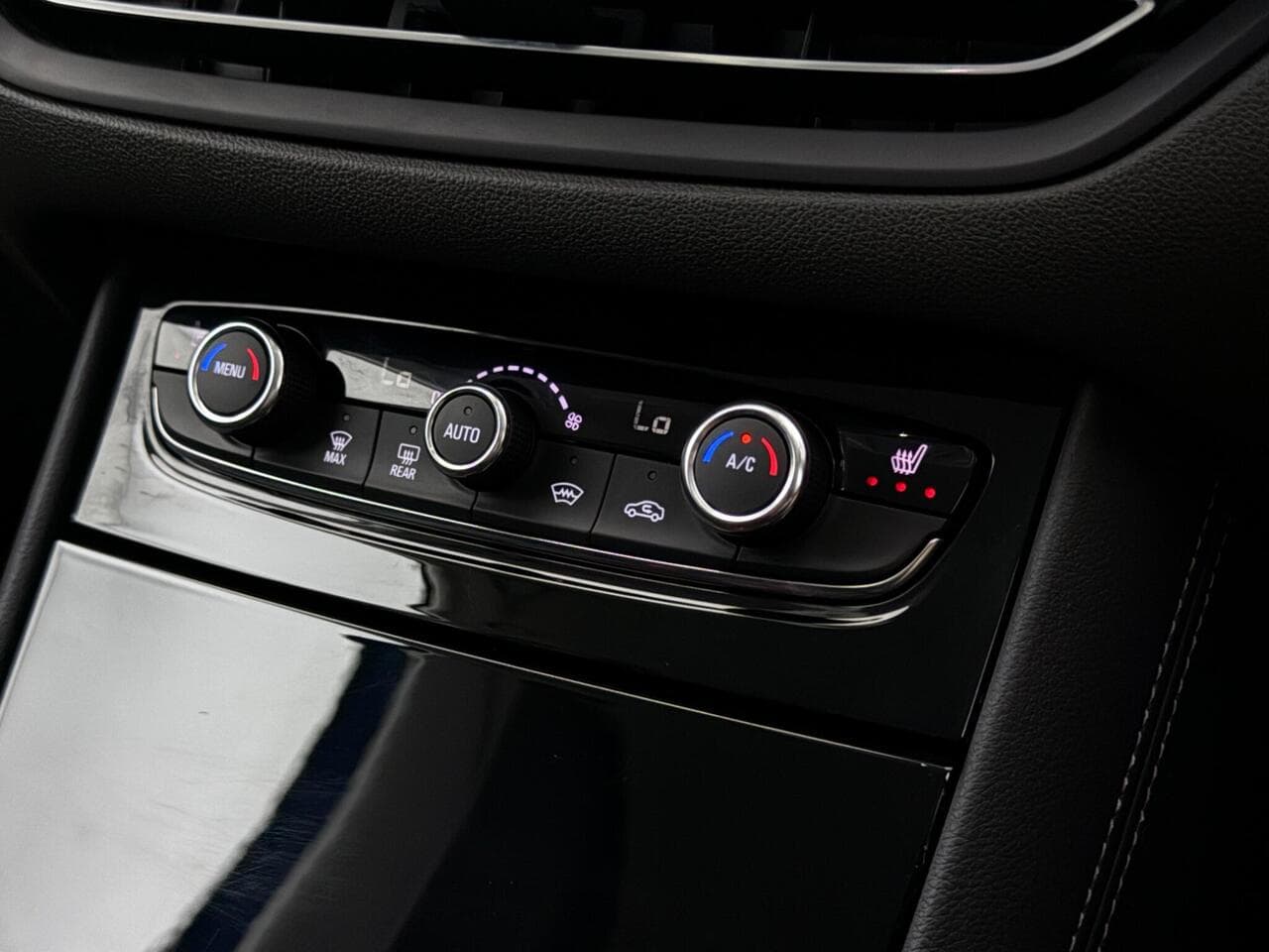 Vauxhall Grandland X thumbnail Misc Controls