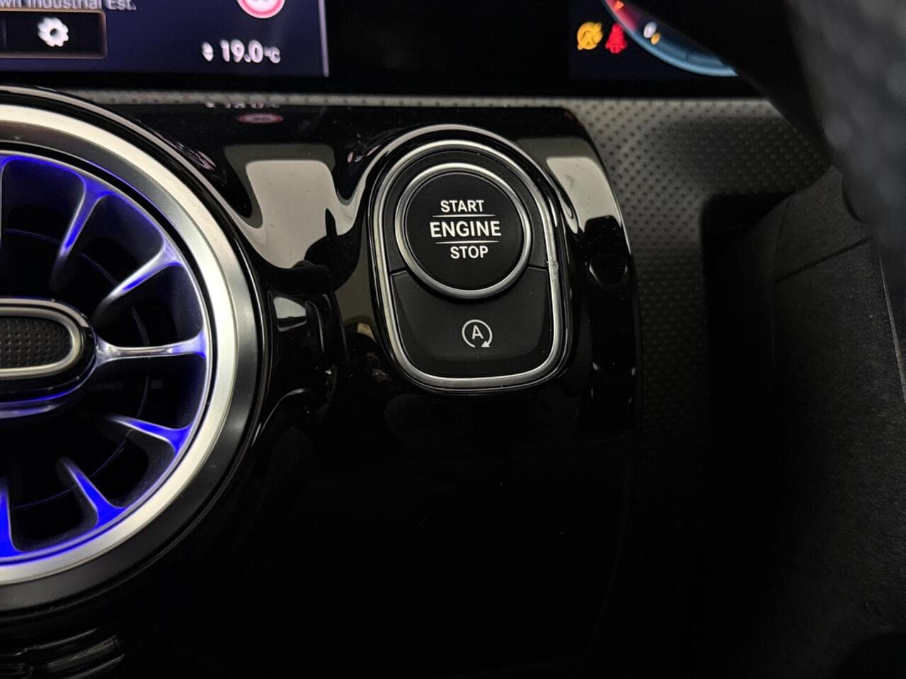 Mercedes-Benz CLA thumbnail Misc Controls