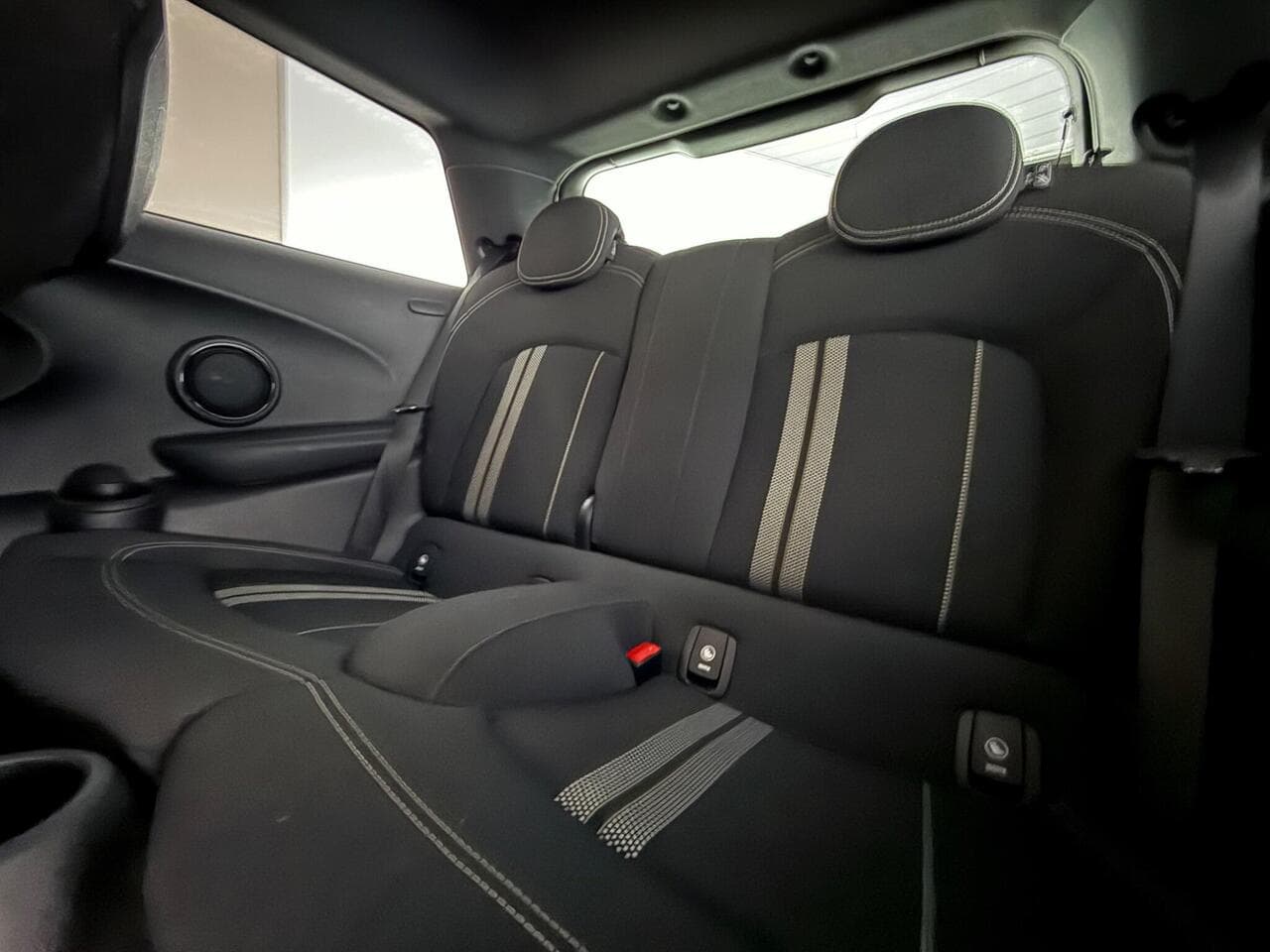MINI Hatch thumbnail Seats Rear