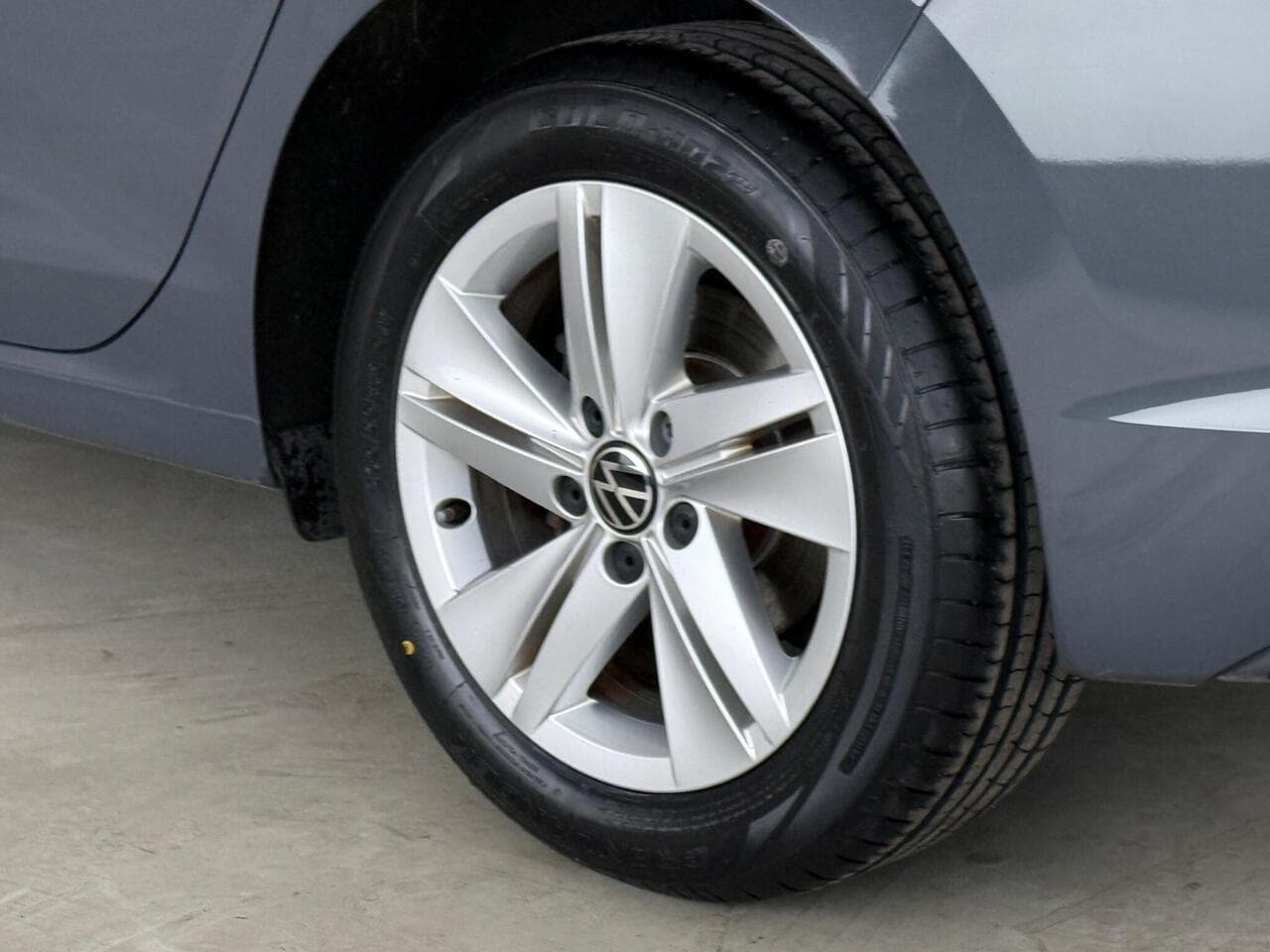 Volkswagen Golf thumbnail Wheel