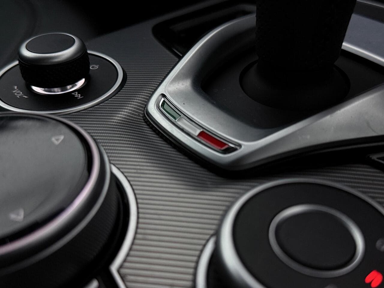 Alfa Romeo Stelvio thumbnail Misc Controls