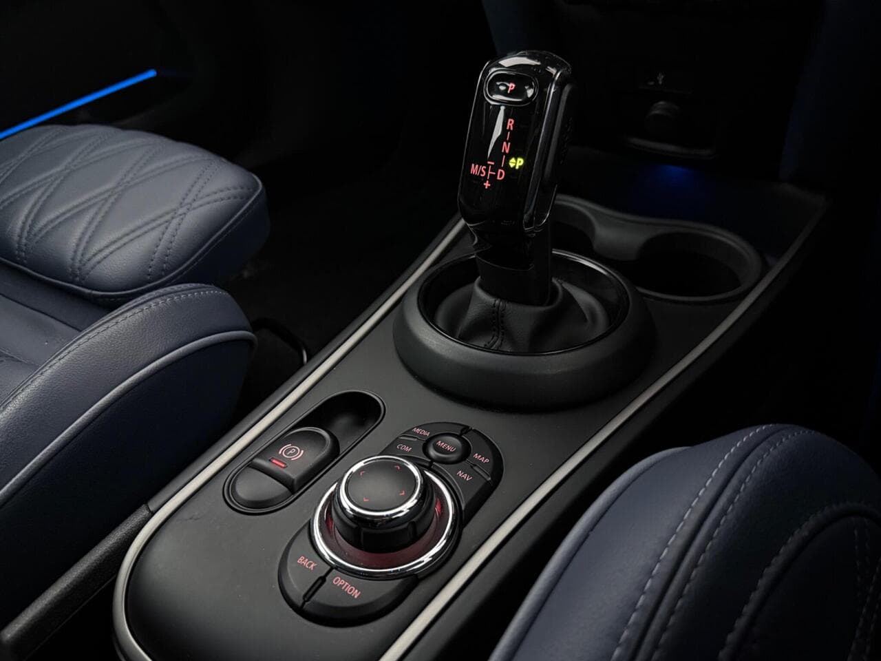 MINI Countryman thumbnail Interior Front