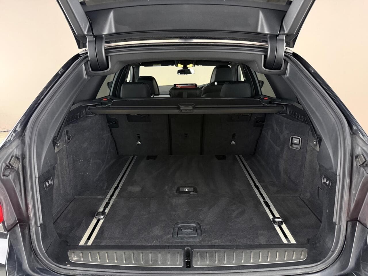 BMW 5 Series thumbnail Boot