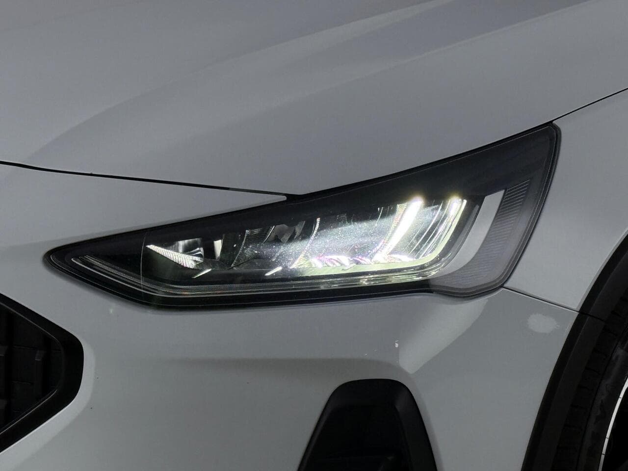 Ford Focus thumbnail Lights Front