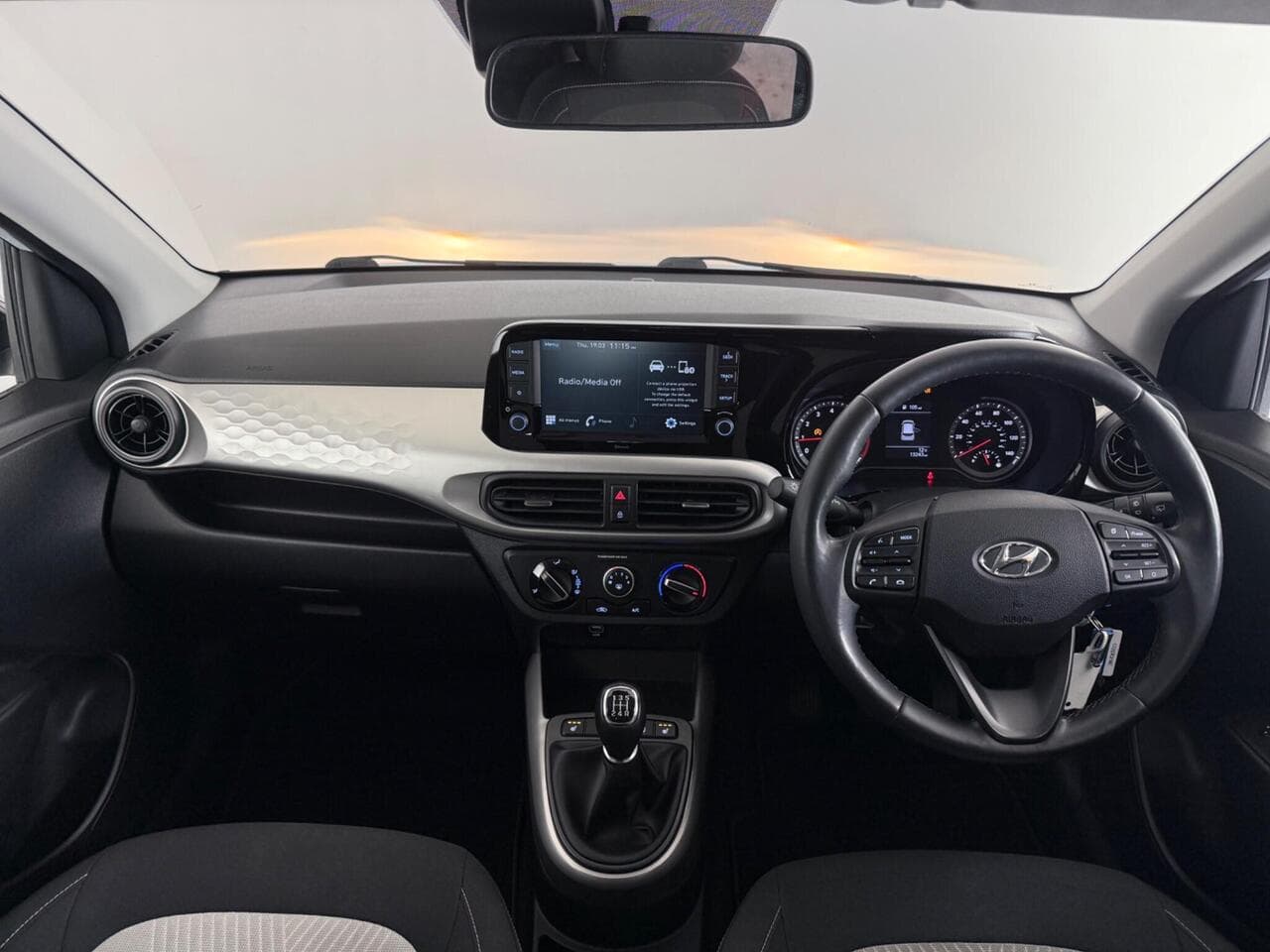 Hyundai i10 thumbnail Interior Front