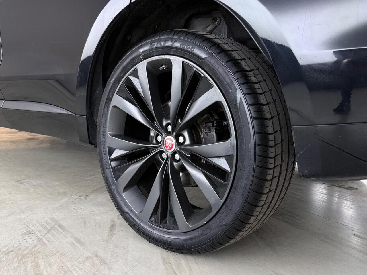 Jaguar F-PACE thumbnail Wheel