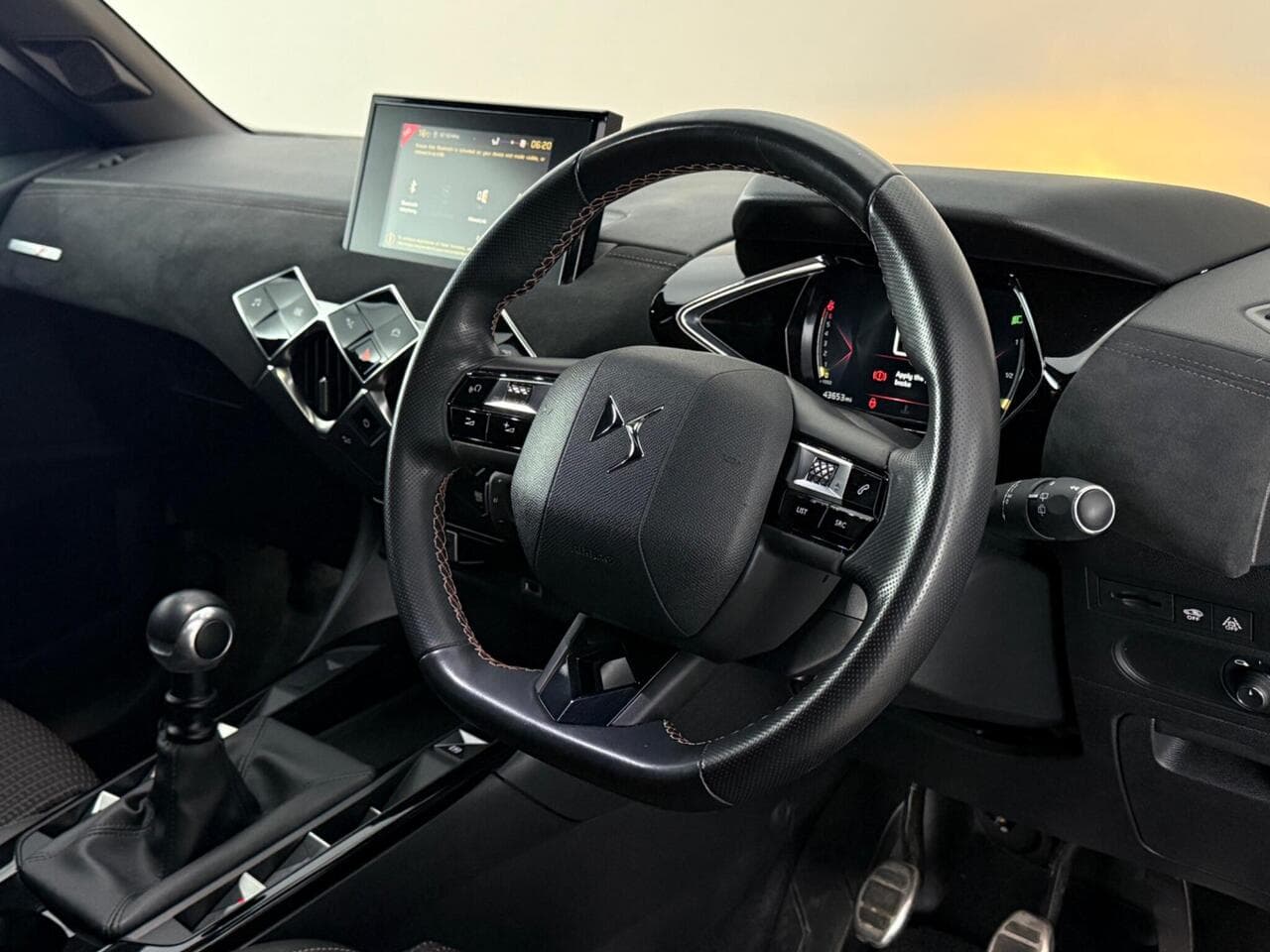 DS AUTOMOBILES DS 3 CROSSBACK thumbnail Steering Wheel
