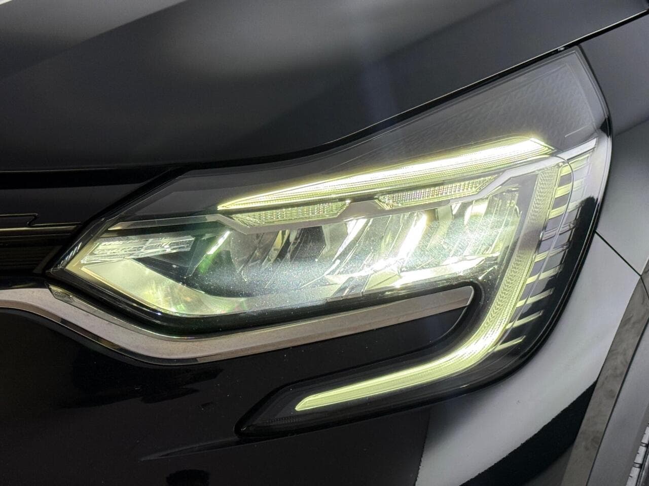 Renault Captur thumbnail Lights Front