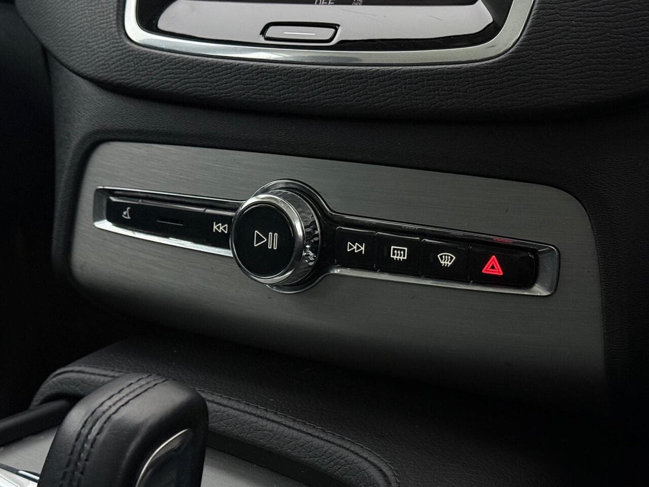 Volvo XC90 thumbnail Misc Controls