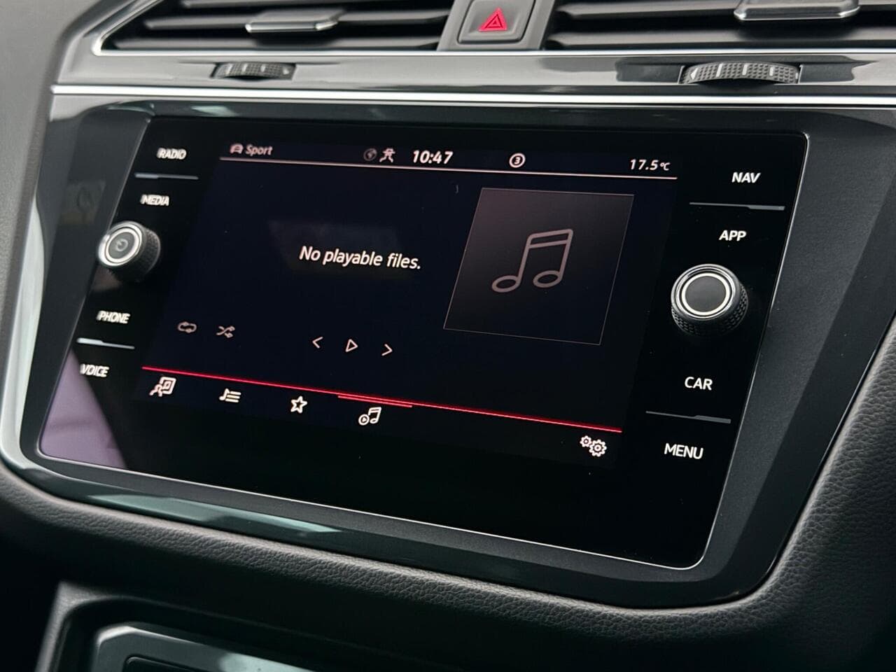 Volkswagen Tiguan thumbnail Infotainment System