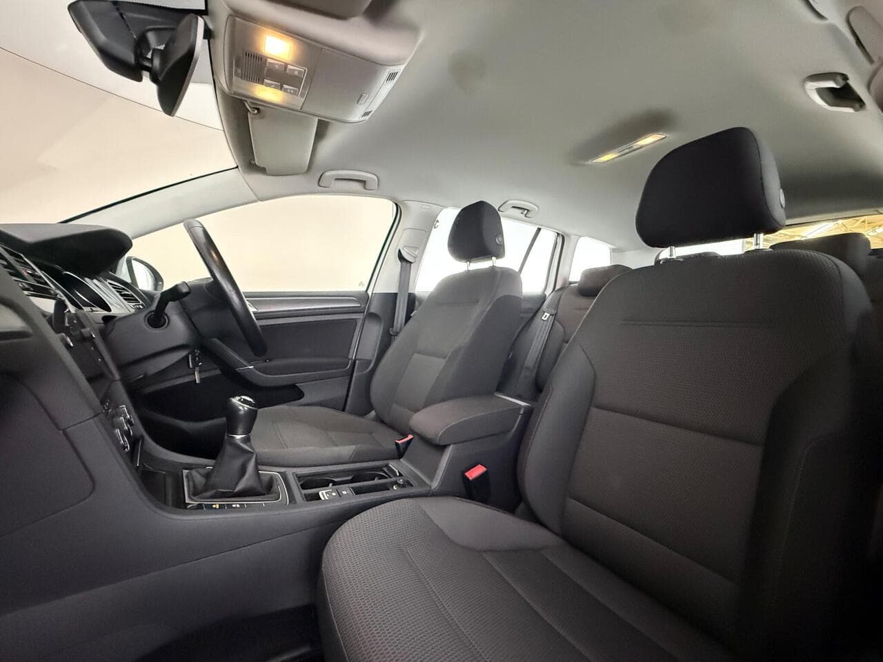 Volkswagen Golf thumbnail Seat Front Passenger