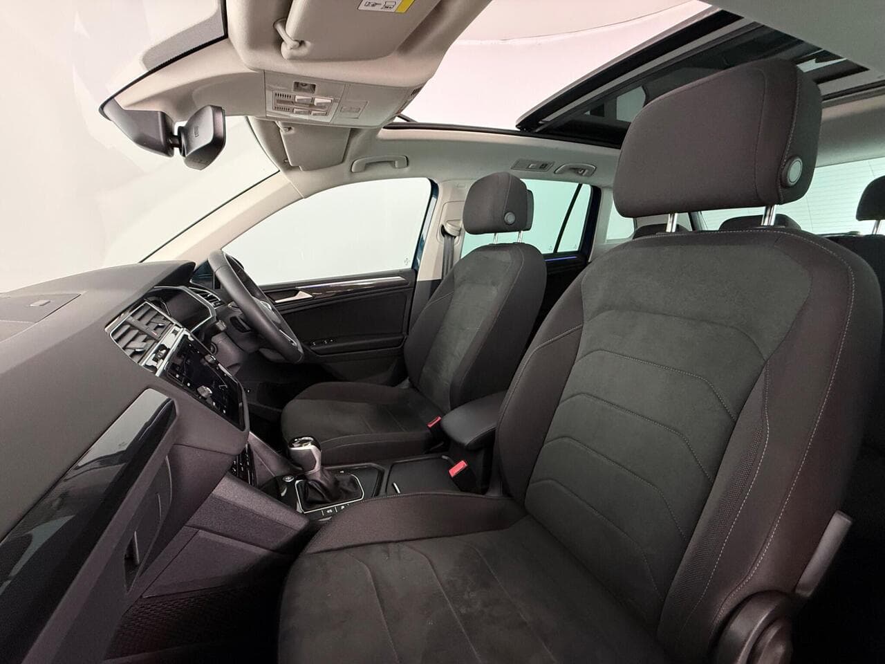 Volkswagen Tiguan thumbnail Seat Front Passenger