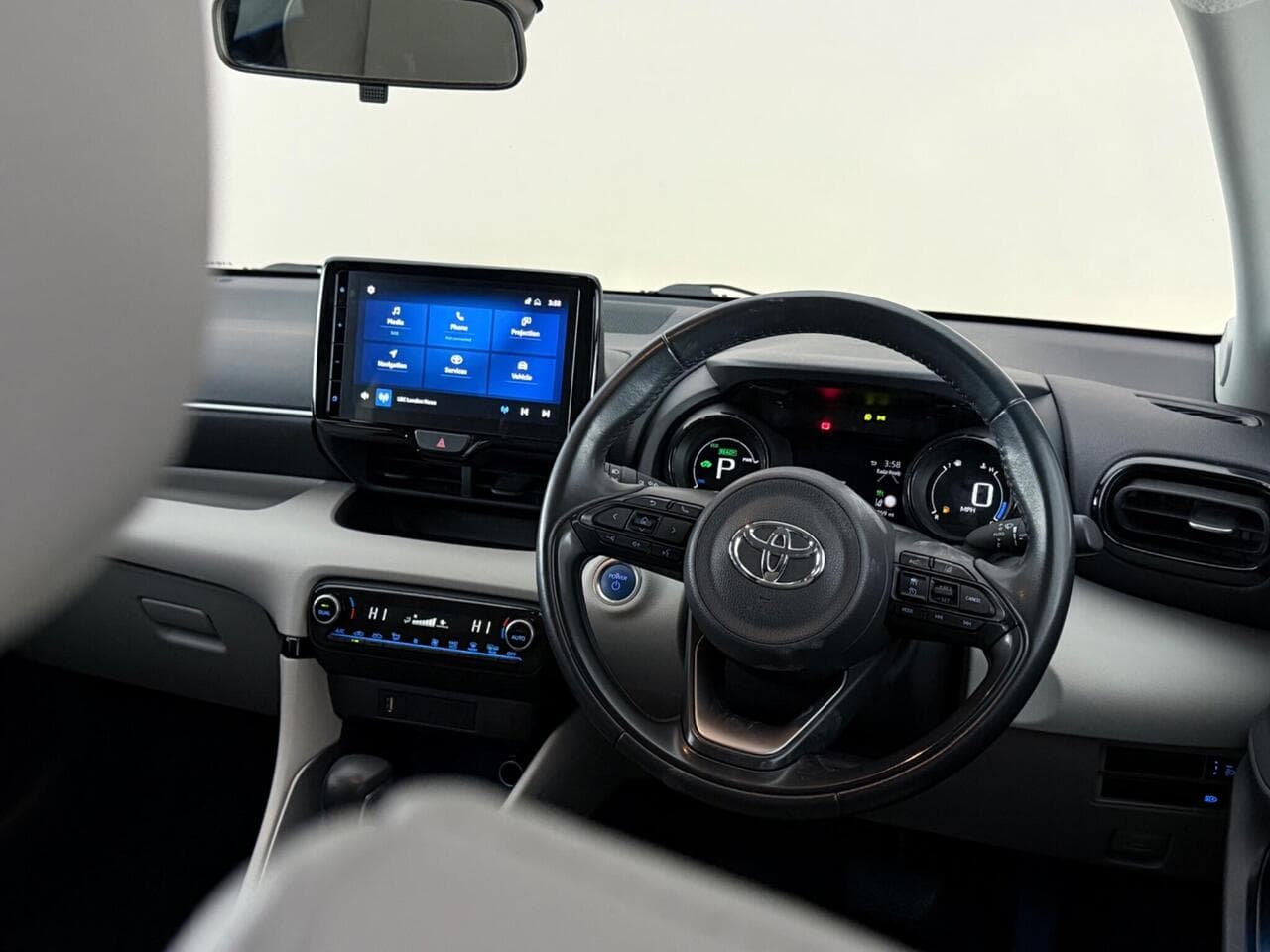 Toyota Yaris thumbnail Interior Front
