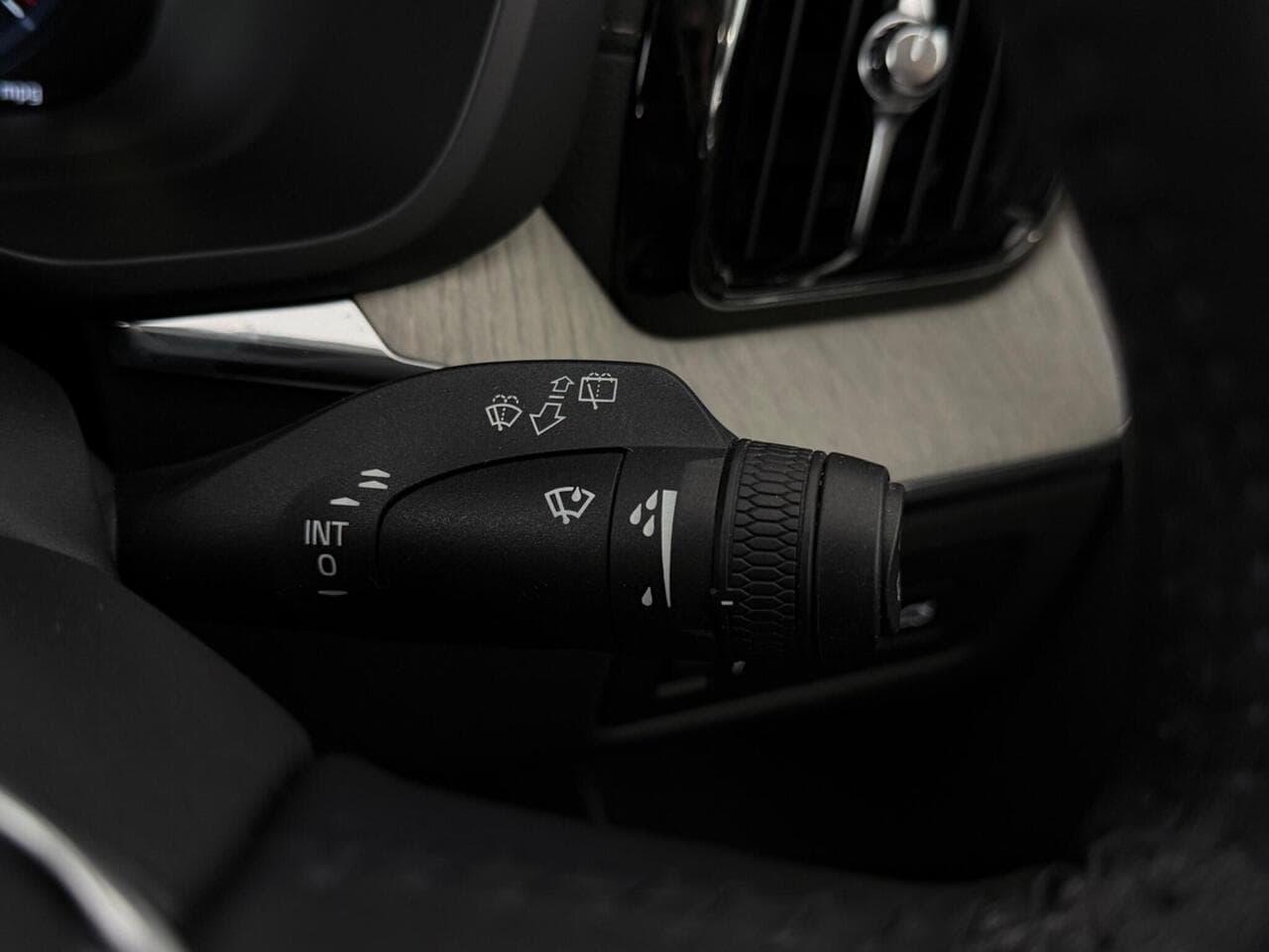 Volvo XC60 thumbnail Misc Controls