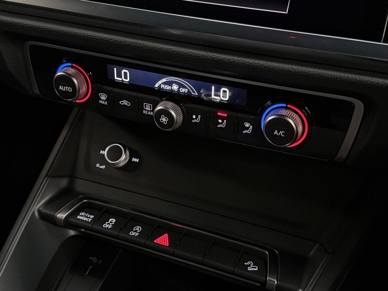 Audi Q3 thumbnail Misc Controls