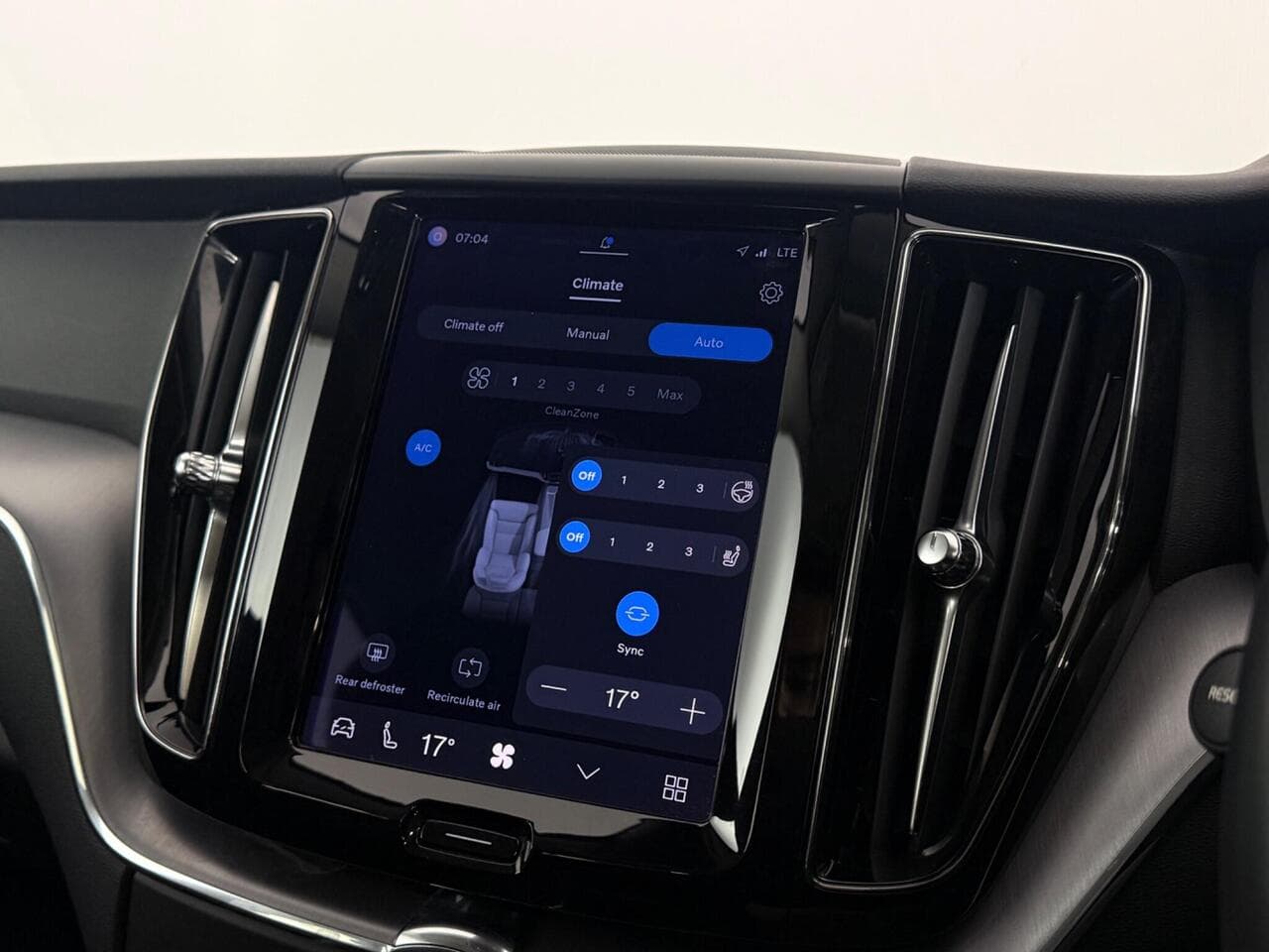 Volvo XC60 thumbnail Infotainment System