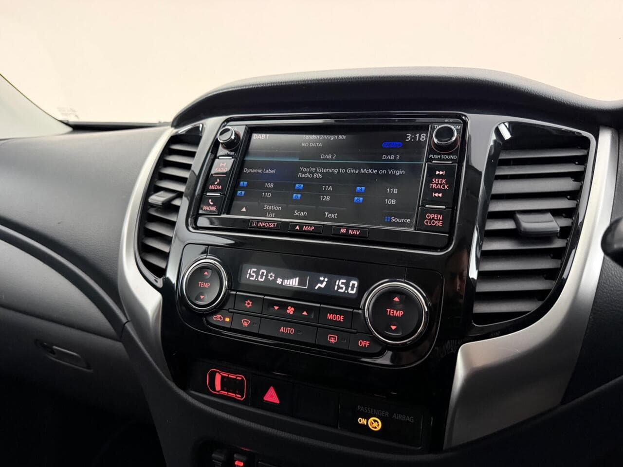 Mitsubishi L200 thumbnail Infotainment System