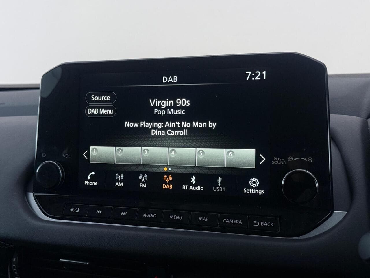 Nissan Qashqai thumbnail Infotainment System