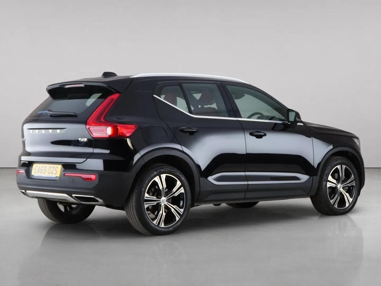 Volvo XC40 thumbnail Rear Right