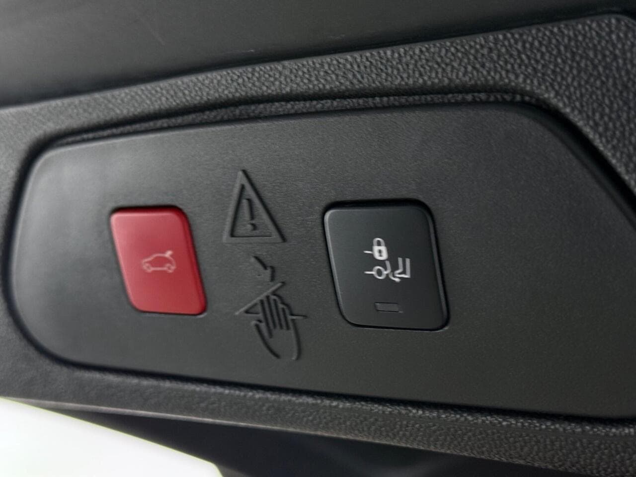 Vauxhall Grandland thumbnail Misc Controls
