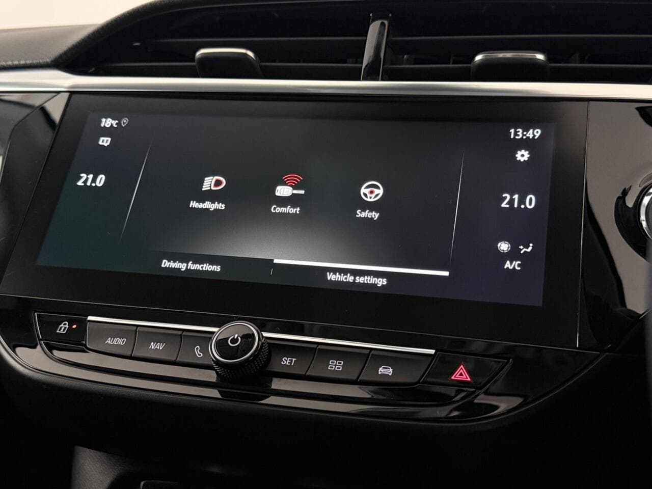 Vauxhall Corsa thumbnail Infotainment System