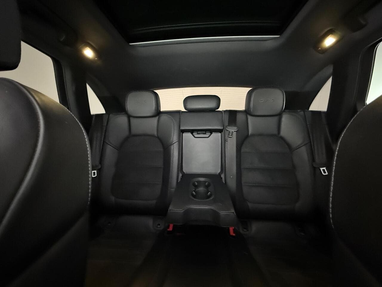 Porsche Macan thumbnail Seats Rear