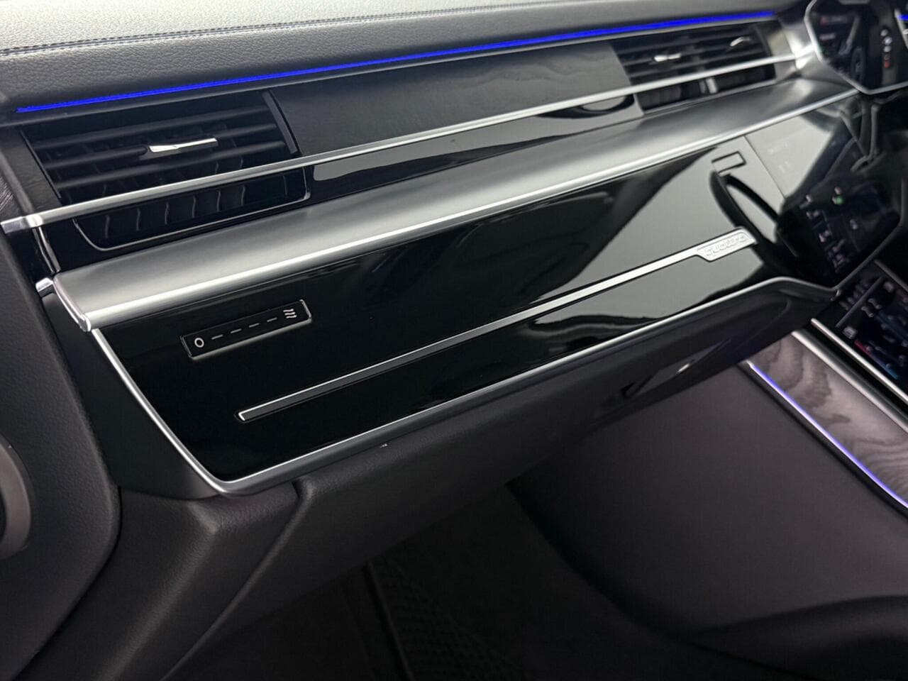 Audi A8 thumbnail Glove Box