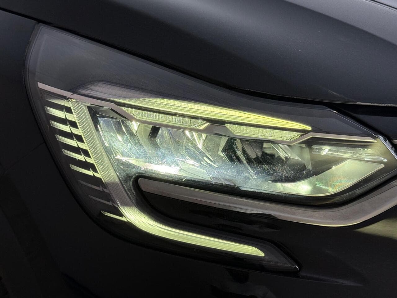 Renault Captur thumbnail Lights Front