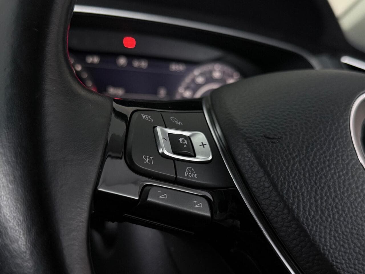 Volkswagen Tiguan thumbnail Misc Controls